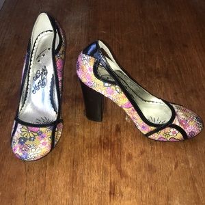 Beautiful Psychedelic 60’s style Heels